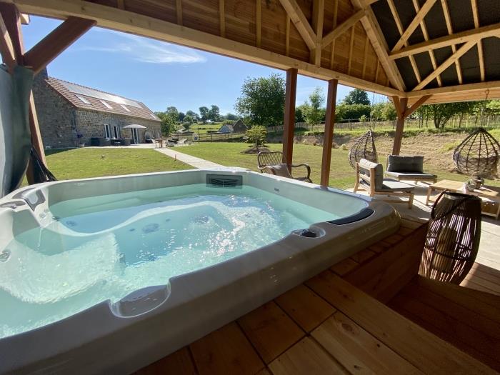 image Roulotte 4 pers : jacuzzi, terrain multisport 12