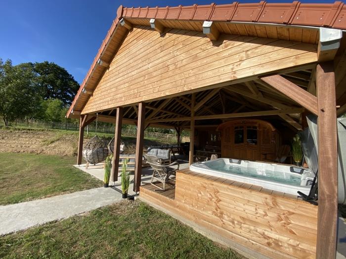 image Roulotte 4 pers : jacuzzi, terrain multisport 14