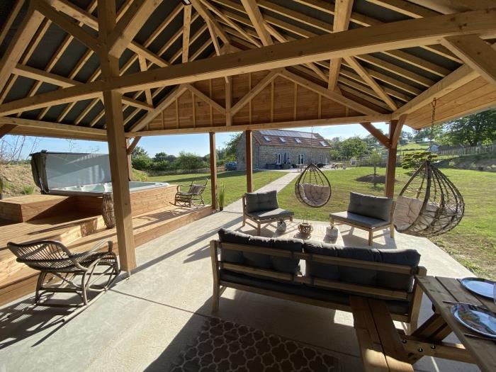 image Roulotte 4 pers : jacuzzi, terrain multisport 15