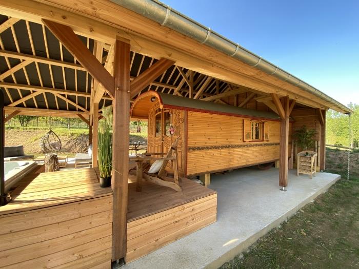 image Roulotte 4 pers : jacuzzi, terrain multisport 17