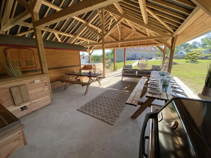 image Roulotte 4 pers : jacuzzi, terrain multisport 25