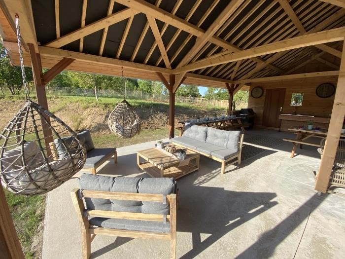 image Roulotte 4 pers : jacuzzi, terrain multisport 2