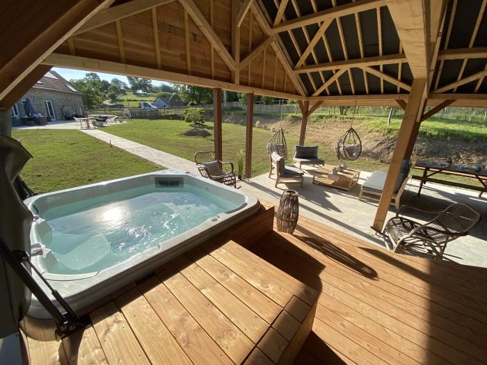 image Roulotte 4 pers : jacuzzi, terrain multisport 3