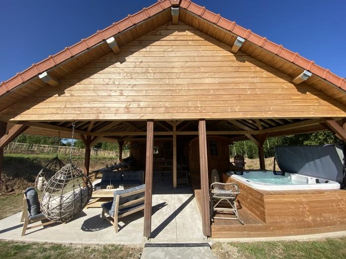 image Roulotte 4 pers : jacuzzi, terrain multisport 9