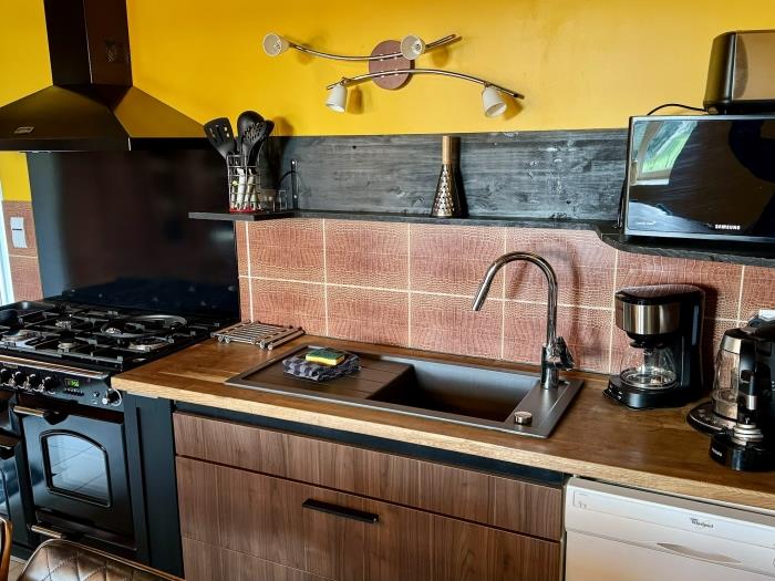 image Poignière 17 pers : logement insolite, jacuzzi, 30 min mer 14