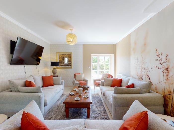 image Poignière 17 pers : logement insolite, jacuzzi, 30 min mer 16