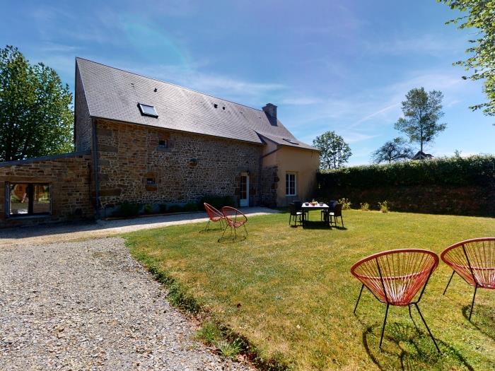 image Poignière 17 pers : logement insolite, jacuzzi, 30 min mer 32