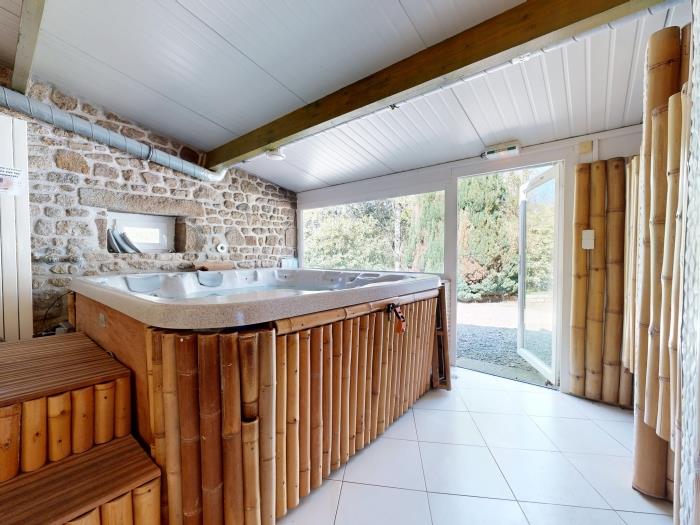 image Moulin du Gast 35 people: unusual housing,jacuzzi sauna billiards 4