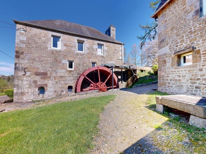 image Moulin du Gast 35 people: unusual housing,jacuzzi sauna billiards 7
