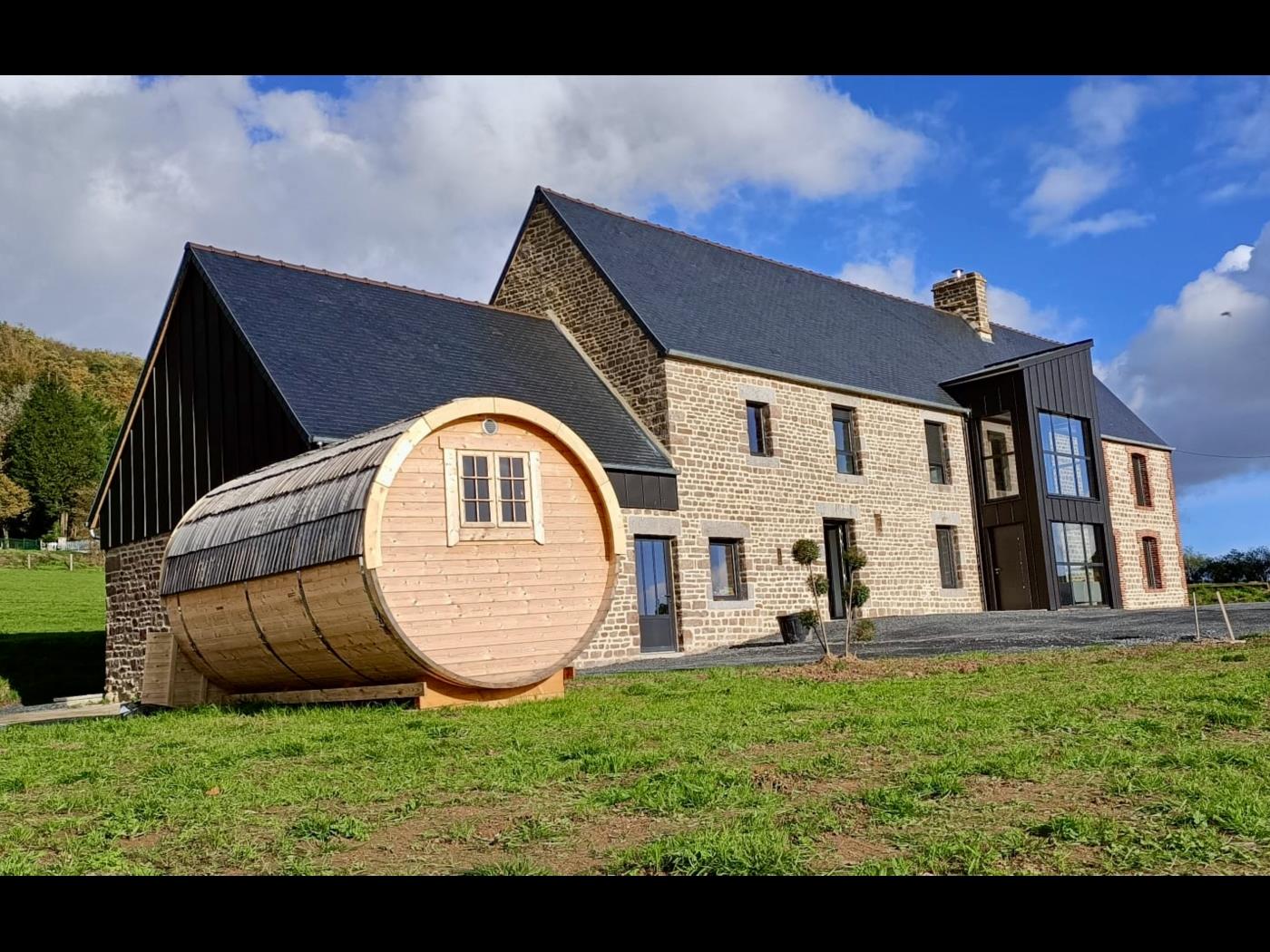 image Maison des Bruyères 25pers : logements insolites, jacuzzi billard 1