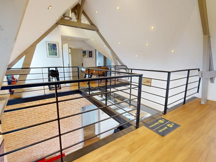 image Concorde Aérogare 25 people 2 Cottage : jacuzzi baby airhockey 16