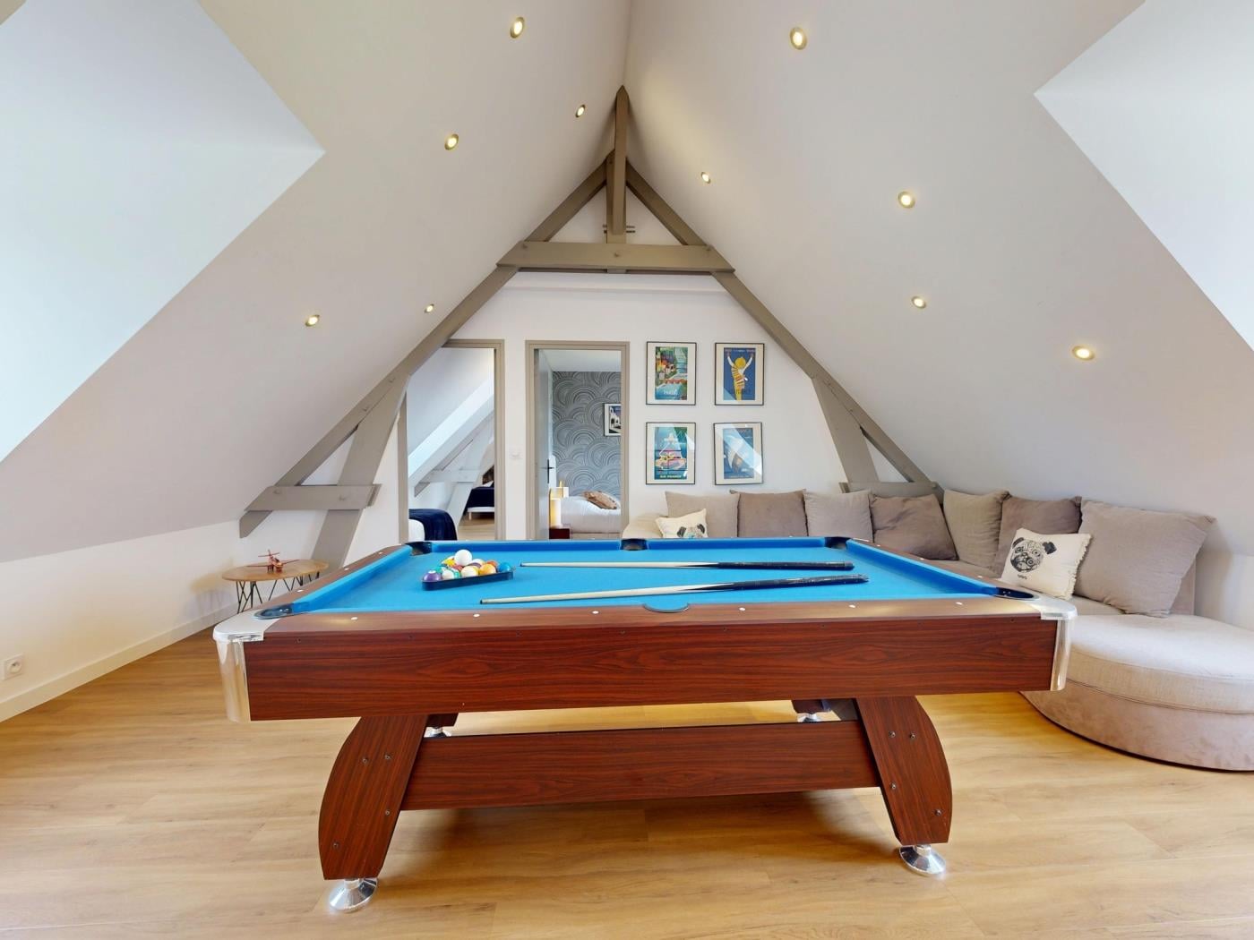 image Concorde Aérogare 25 people 2 Cottage : jacuzzi baby airhockey 18