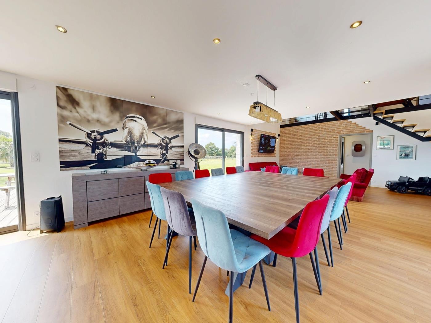 image Concorde Aérogare 25 people 2 Cottage : jacuzzi baby airhockey 1