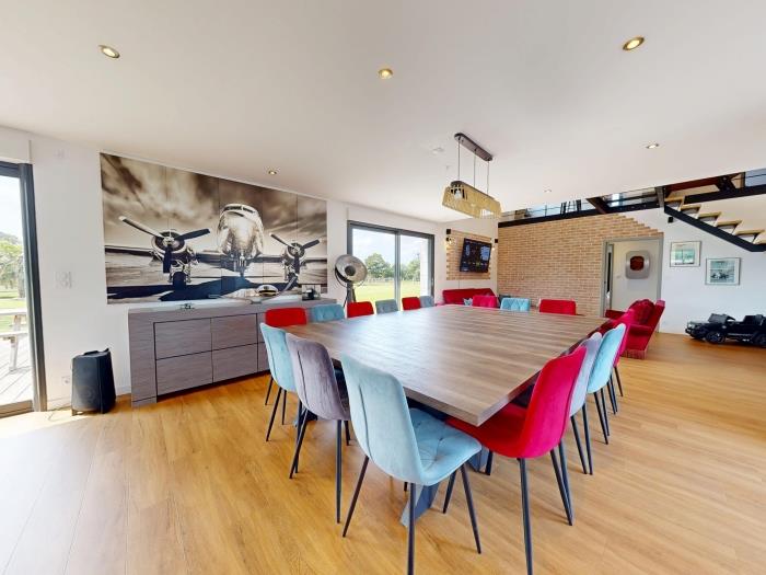 image Concorde Aérogare 25 people 2 Cottage : jacuzzi baby airhockey 1