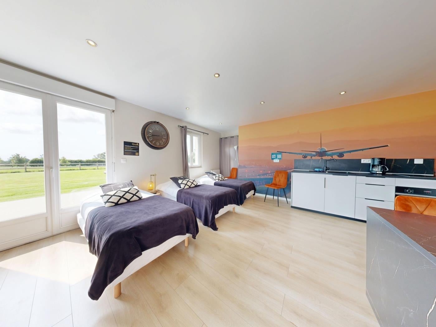 image Concorde Aérogare 25 people 2 Cottage : jacuzzi baby airhockey 36
