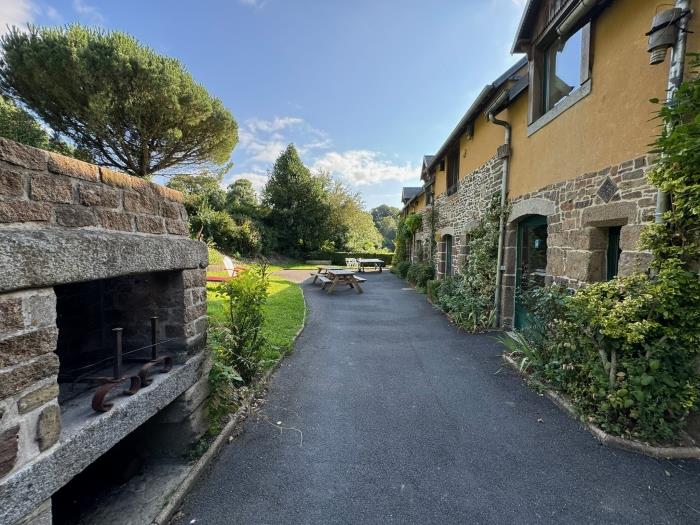 image Hambye'ance Nature 30 pers 2 Gîtes : bain nordique, billard 35