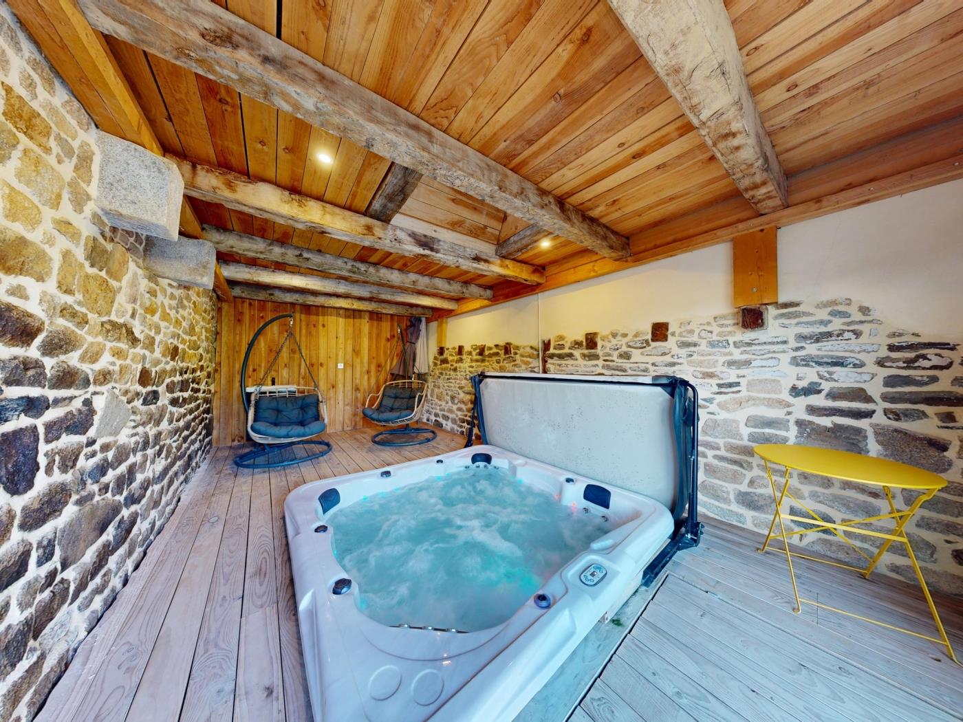 image Auberge St Vincent et Diligence 35pers 2 Gîtes : jacuzzi jeux 36