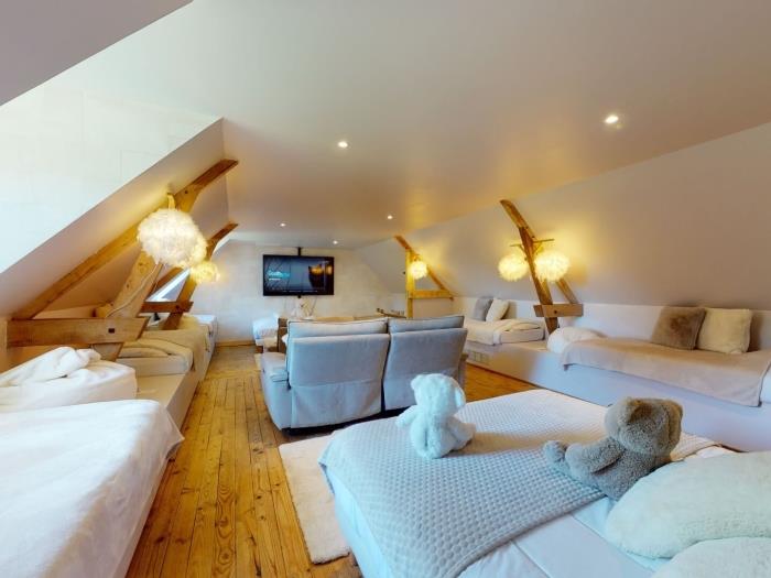 image Cornillières Maisonnettes 35 pers : unusual housing,jacuzzi games 24