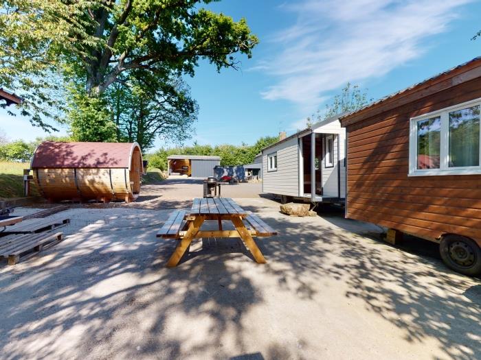 image Cornillières Maisonnettes 35 pers : unusual housing,jacuzzi games 32
