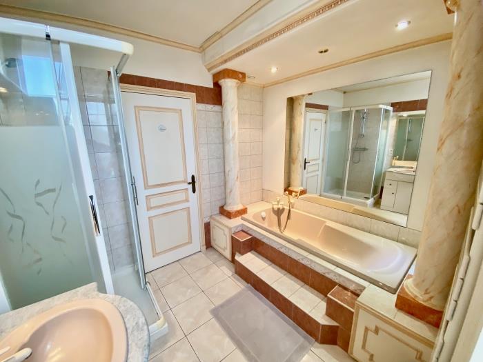 image Le Clos 15 pers : jacuzzi, billard 32