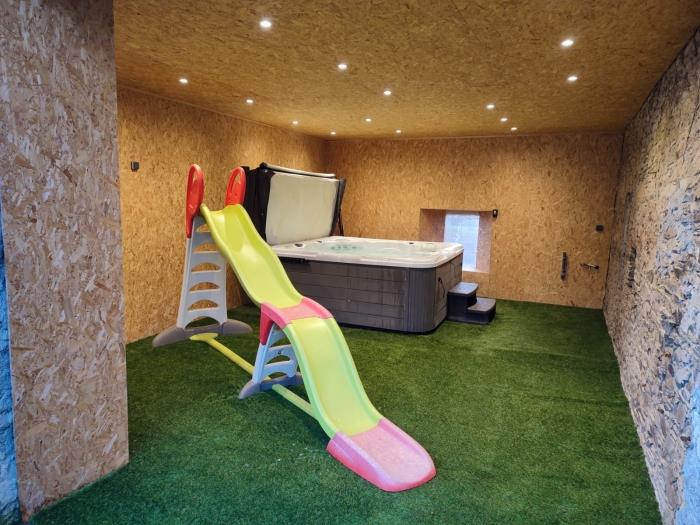 image Chouette et Hibou 30pers 2 Gîtes : jacuzzi billard 36