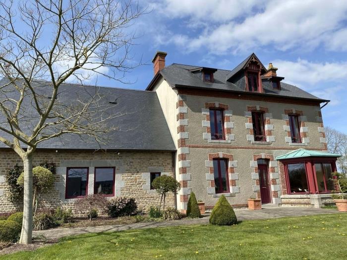 Maison d'Hippolyte 20pers, jacuzzi, salle de jeux